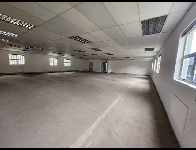 588M² OFFICE TO LET IN HALFWAY GARDENS